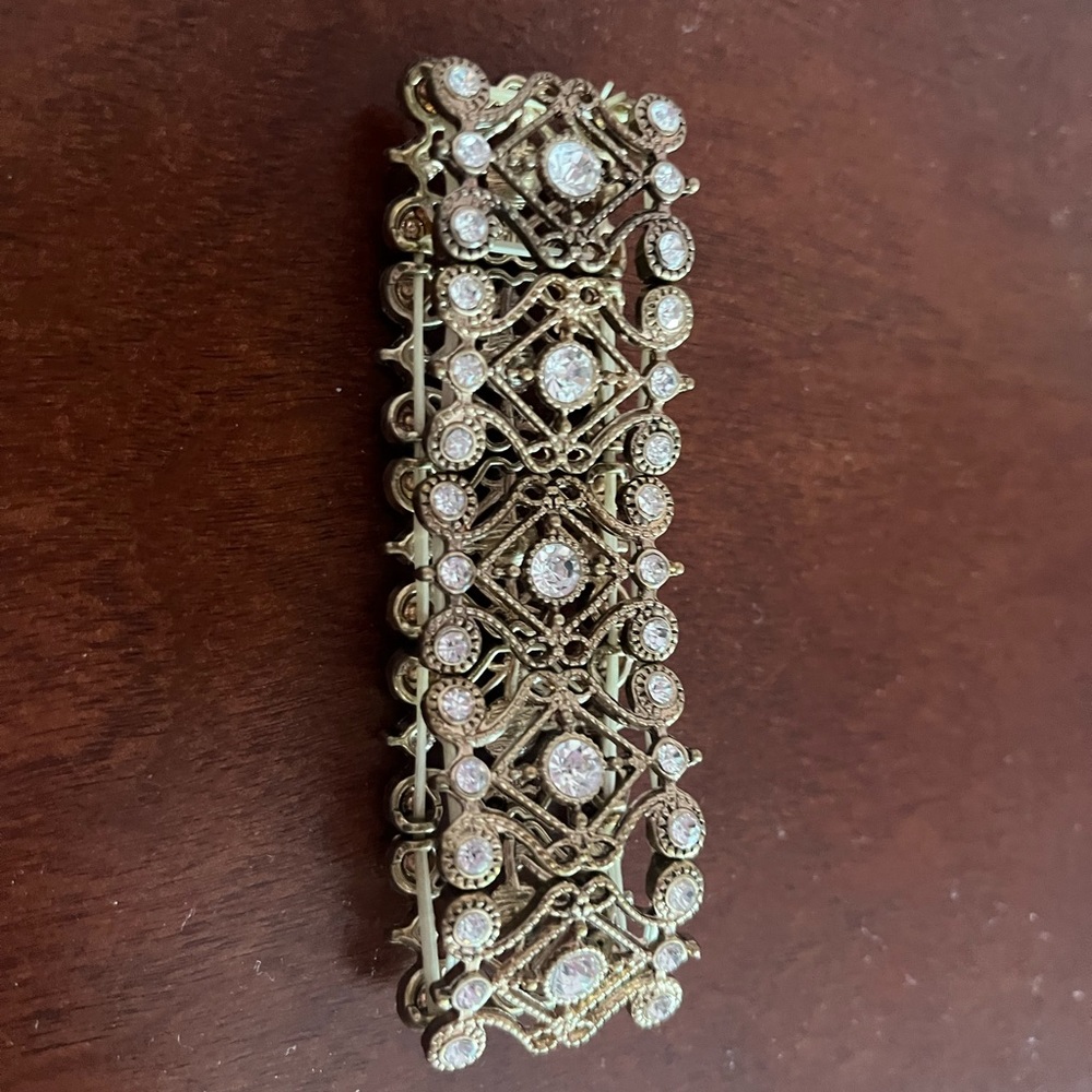 Vintage Inspired, Gold Tone stretch bracelet with rhinestones